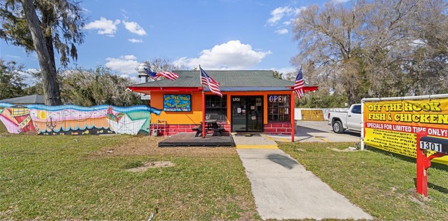 Commercial property in Ocala, Florida 55.18 sq.m. № 1559966