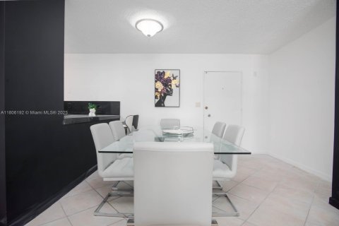 Copropriété à vendre à Miami Beach, Floride: 2 chambres, 97.36 m2 № 2022640 - photo 13