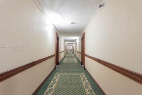 Copropriété à vendre à Miami Beach, Floride: 2 chambres, 97.36 m2 № 2022640 - photo 15