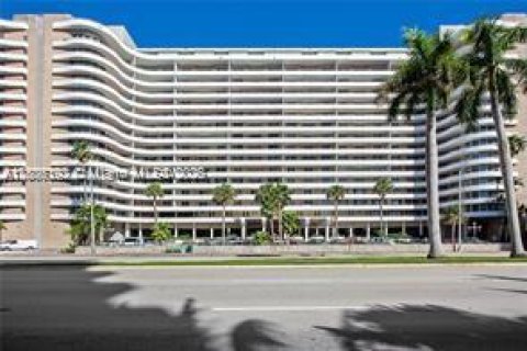 Copropriété à vendre à Miami Beach, Floride: 2 chambres, 97.36 m2 № 2022640 - photo 2