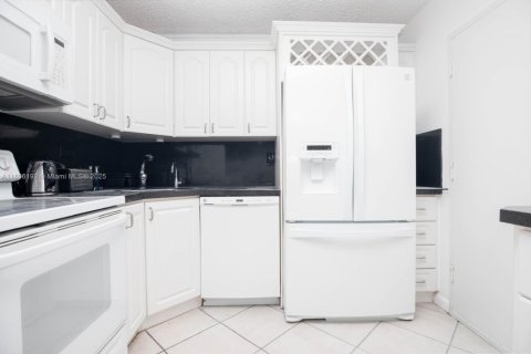Copropriété à vendre à Miami Beach, Floride: 2 chambres, 97.36 m2 № 2022640 - photo 28