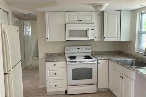 Villa ou maison à louer à Holiday, Floride: 3 chambres, 93.27 m2 № 2433480 - photo 3