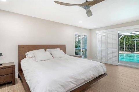 House in Longboat Key, Florida 3 bedrooms, 195.75 sq.m. № 2200112 - photo 29