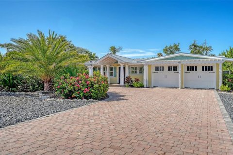 House in Longboat Key, Florida 3 bedrooms, 195.75 sq.m. № 2200112 - photo 4