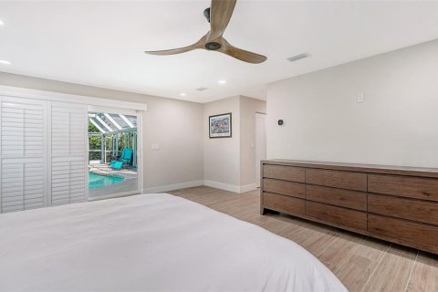 House in Longboat Key, Florida 3 bedrooms, 195.75 sq.m. № 2200112 - photo 28
