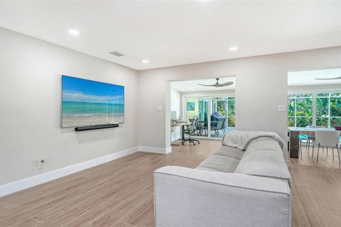 House in Longboat Key, Florida 3 bedrooms, 195.75 sq.m. № 2200112 - photo 13