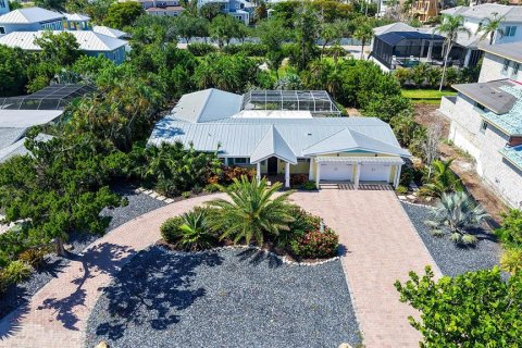 House in Longboat Key, Florida 3 bedrooms, 195.75 sq.m. № 2200112
