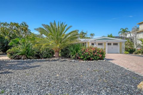 House in Longboat Key, Florida 3 bedrooms, 195.75 sq.m. № 2200112 - photo 5