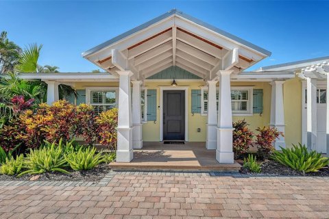 House in Longboat Key, Florida 3 bedrooms, 195.75 sq.m. № 2200112 - photo 3
