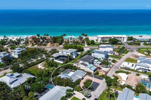 House in Longboat Key, Florida 3 bedrooms, 195.75 sq.m. № 2200112 - photo 10