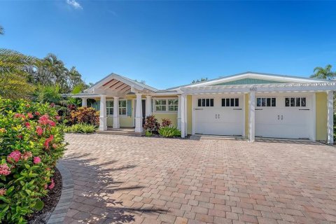 House in Longboat Key, Florida 3 bedrooms, 195.75 sq.m. № 2200112 - photo 2