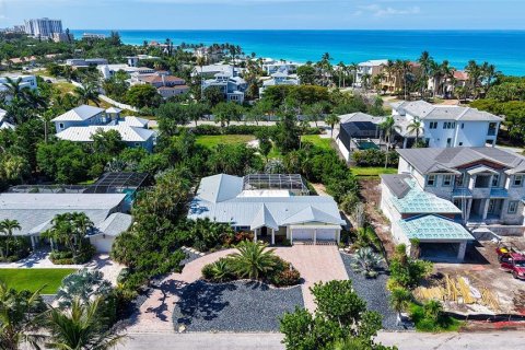 House in Longboat Key, Florida 3 bedrooms, 195.75 sq.m. № 2200112 - photo 8