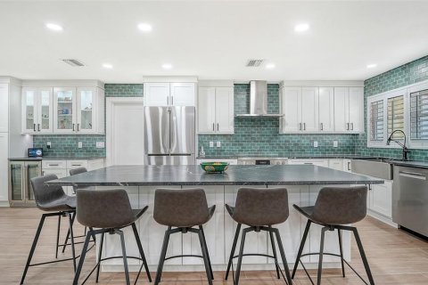 House in Longboat Key, Florida 3 bedrooms, 195.75 sq.m. № 2200112 - photo 14