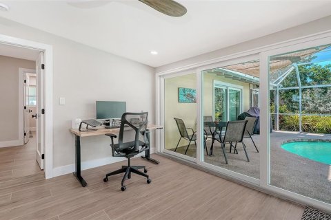 House in Longboat Key, Florida 3 bedrooms, 195.75 sq.m. № 2200112 - photo 26