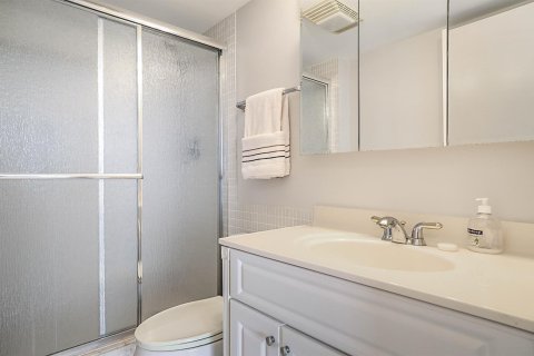 Condo in Boca Raton, Florida, 2 bedrooms  № 2392944 - photo 30