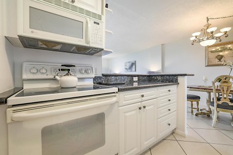 Condo in Boca Raton, Florida, 2 bedrooms  № 2392944 - photo 9