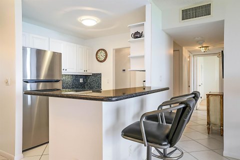 Condo in Boca Raton, Florida, 2 bedrooms  № 2392944 - photo 11