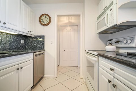 Condo in Boca Raton, Florida, 2 bedrooms  № 2392944 - photo 5