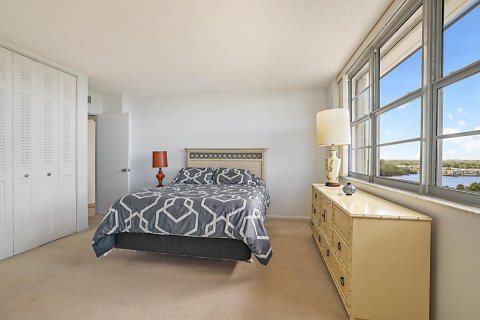Condo in Boca Raton, Florida, 2 bedrooms  № 2392944 - photo 29