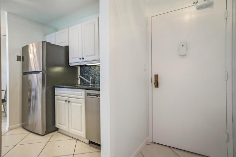 Condo in Boca Raton, Florida, 2 bedrooms  № 2392944 - photo 8