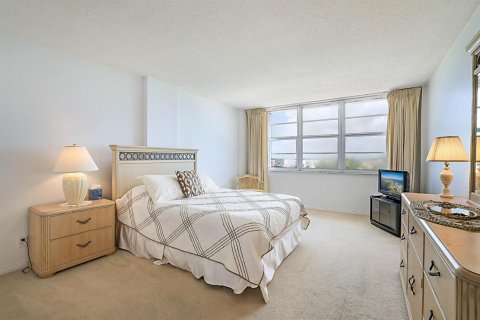 Condo in Boca Raton, Florida, 2 bedrooms  № 2392944 - photo 21