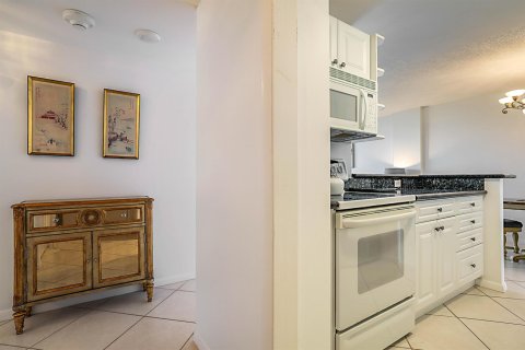 Condo in Boca Raton, Florida, 2 bedrooms  № 2392944 - photo 10