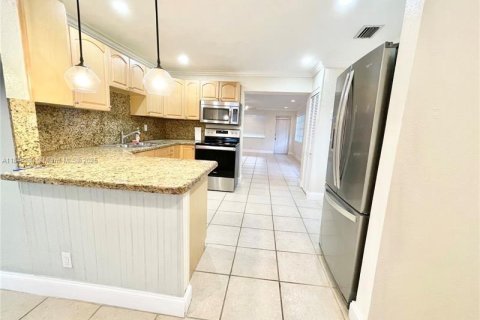 Villa ou maison à louer à Hollywood, Floride: 3 chambres, 119.66 m2 № 1842746 - photo 5