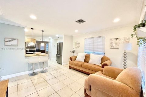 Villa ou maison à louer à Hollywood, Floride: 3 chambres, 119.66 m2 № 1842746 - photo 2