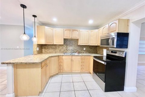 Villa ou maison à louer à Hollywood, Floride: 3 chambres, 119.66 m2 № 1842746 - photo 6