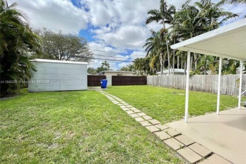 Villa ou maison à louer à Hollywood, Floride: 3 chambres, 119.66 m2 № 1842746 - photo 17