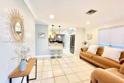 Villa ou maison à louer à Hollywood, Floride: 3 chambres, 119.66 m2 № 1842746 - photo 3