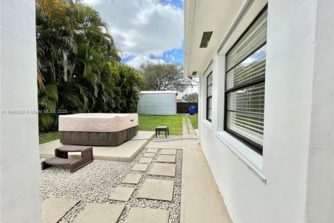 Villa ou maison à louer à Hollywood, Floride: 3 chambres, 119.66 m2 № 1842746 - photo 16