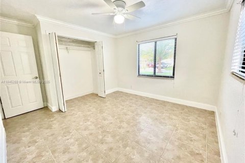 Villa ou maison à louer à Hollywood, Floride: 3 chambres, 119.66 m2 № 1842746 - photo 11