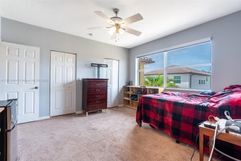 Townhouse in Miramar, Florida 3 bedrooms, 148.74 sq.m. № 1788324 - photo 13