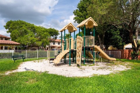 Townhouse in Miramar, Florida 3 bedrooms, 148.74 sq.m. № 1788324 - photo 24