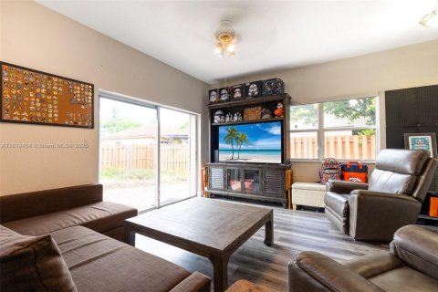 Townhouse in Miramar, Florida 3 bedrooms, 148.74 sq.m. № 1788324 - photo 8