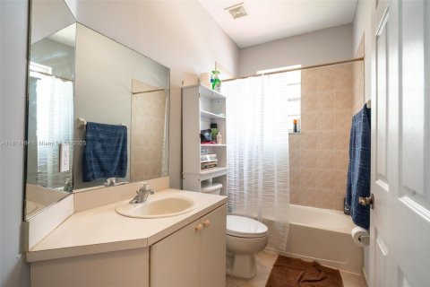 Townhouse in Miramar, Florida 3 bedrooms, 148.74 sq.m. № 1788324 - photo 20