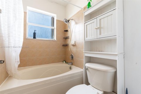 Townhouse in Miramar, Florida 3 bedrooms, 148.74 sq.m. № 1788324 - photo 14