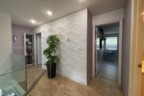 Casa en venta en Miami, Florida, 4 dormitorios, 173.73 m2 № 1945836 - foto 20