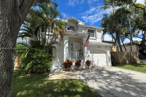Casa en venta en Miami, Florida, 4 dormitorios, 173.73 m2 № 1945836 - foto 1