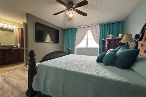 Casa en venta en Miami, Florida, 4 dormitorios, 173.73 m2 № 1945836 - foto 25