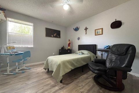 Casa en venta en Miami, Florida, 4 dormitorios, 173.73 m2 № 1945836 - foto 22