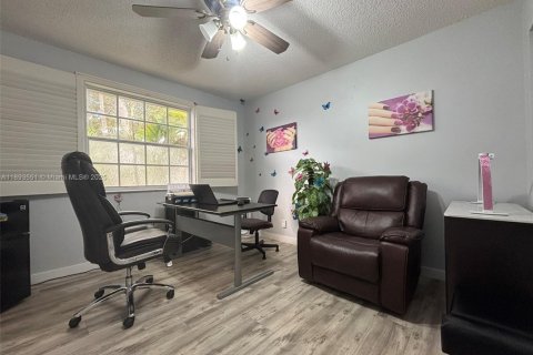 Casa en venta en Miami, Florida, 4 dormitorios, 173.73 m2 № 1945836 - foto 29