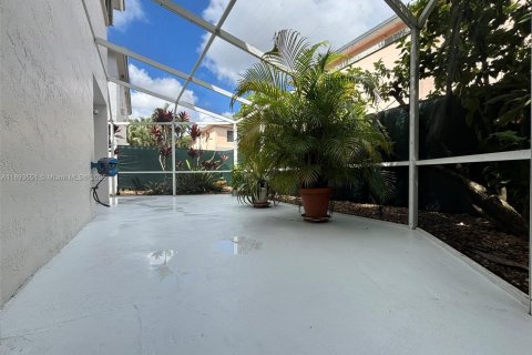 Casa en venta en Miami, Florida, 4 dormitorios, 173.73 m2 № 1945836 - foto 30