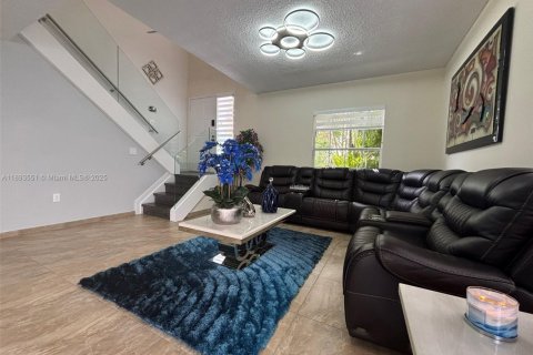 Casa en venta en Miami, Florida, 4 dormitorios, 173.73 m2 № 1945836 - foto 9