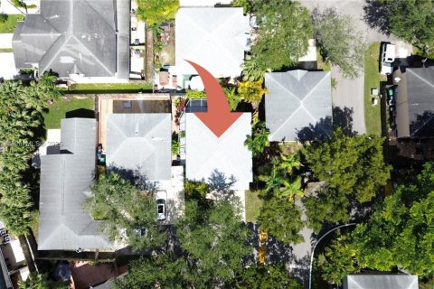 Casa en venta en Miami, Florida, 4 dormitorios, 173.73 m2 № 1945836 - foto 4