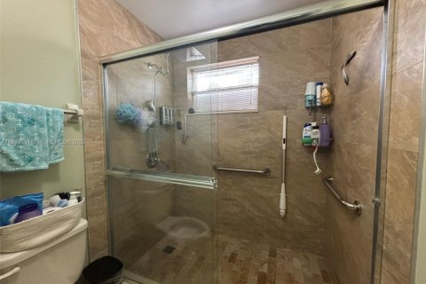 Casa en venta en Miami, Florida, 4 dormitorios, 173.73 m2 № 1945836 - foto 27
