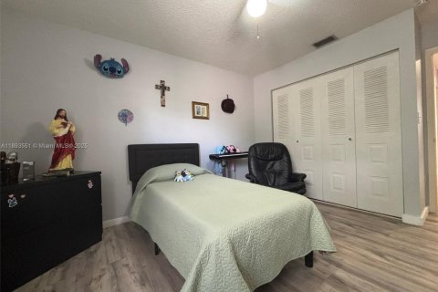Casa en venta en Miami, Florida, 4 dormitorios, 173.73 m2 № 1945836 - foto 23