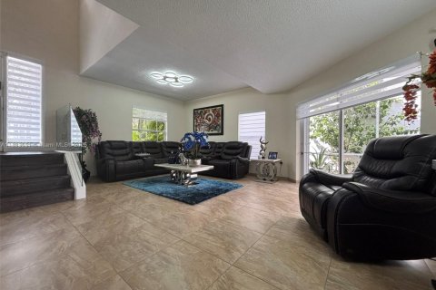 Casa en venta en Miami, Florida, 4 dormitorios, 173.73 m2 № 1945836 - foto 10