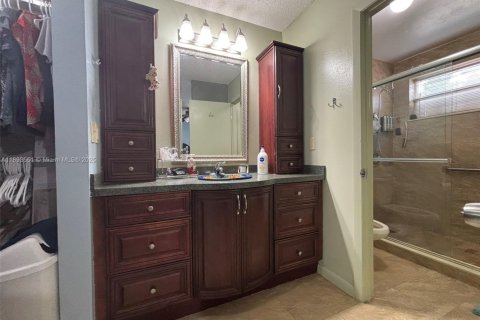 Casa en venta en Miami, Florida, 4 dormitorios, 173.73 m2 № 1945836 - foto 26